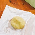 何気に今年初のお店の栗きんとんをいただきました! 栗きんとんとん! #栗きんとん #恵那川上屋 #栗 #和菓子 #秋 #スイーツ #やっぱりおいしい #マロンマロン #おへマガ 何気に今年初のお店の栗きんとんをいただきました! 栗きんとんとん! #栗きんとん #恵那川上屋 #栗 #和菓子 #秋 #スイーツ #やっぱりおいしい #マロンマロン #おへマガ