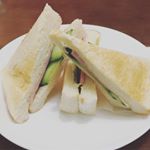  恵那駅から徒歩5分。 ブランチがてらに「くるみ」でサンドウィッチ◉ ・ 焼きそば定食も食べちゃいました〜！何回食べても美味しい… ・ #おへマガ #恵那 #恵那グルメ #岐阜グルメ #駅チカ #サンドウィッチ #くるみ 