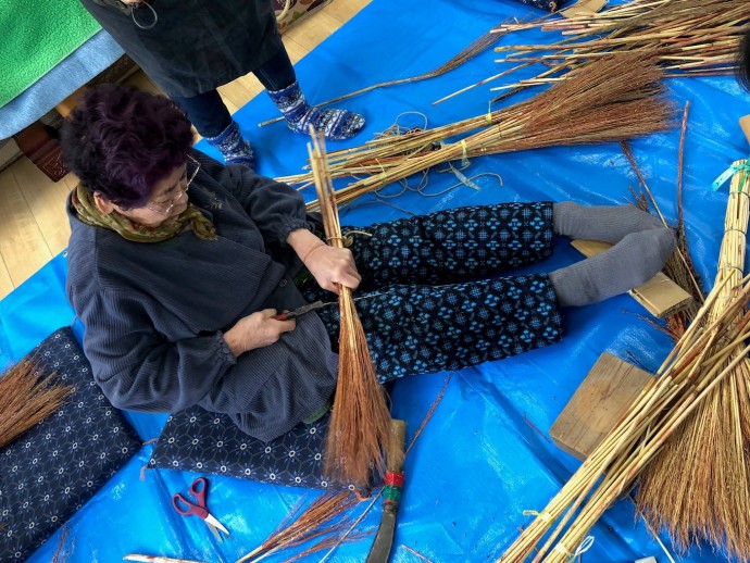 ドライバーで押し込む