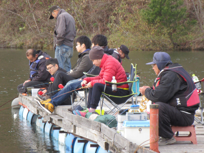 根の上ワカサギ釣り